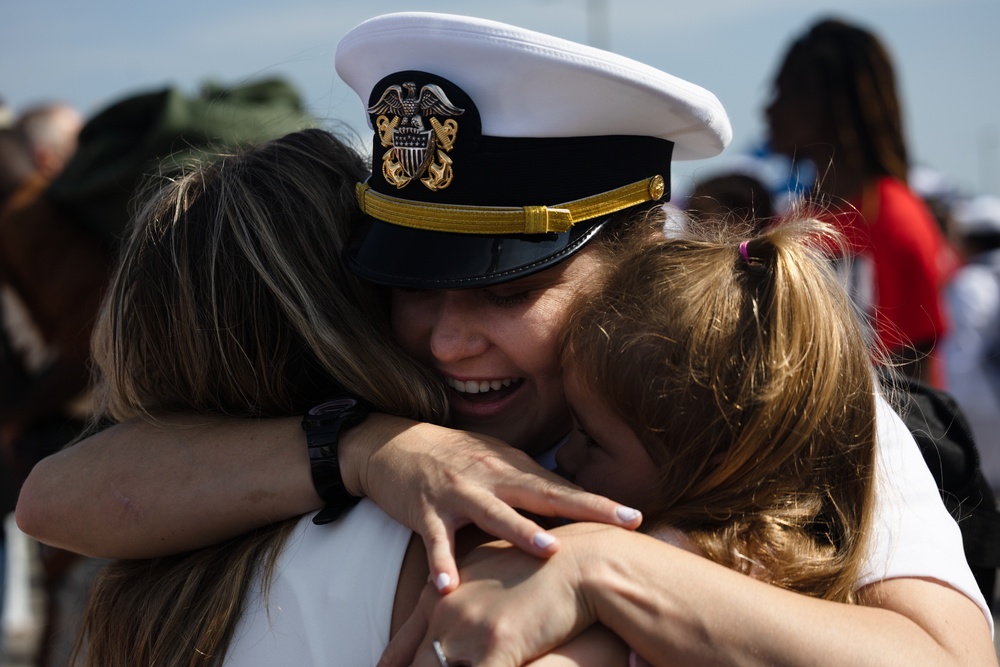 USS Sullivans (DDG 68) Returns to Homeport After 8 Month Deployment