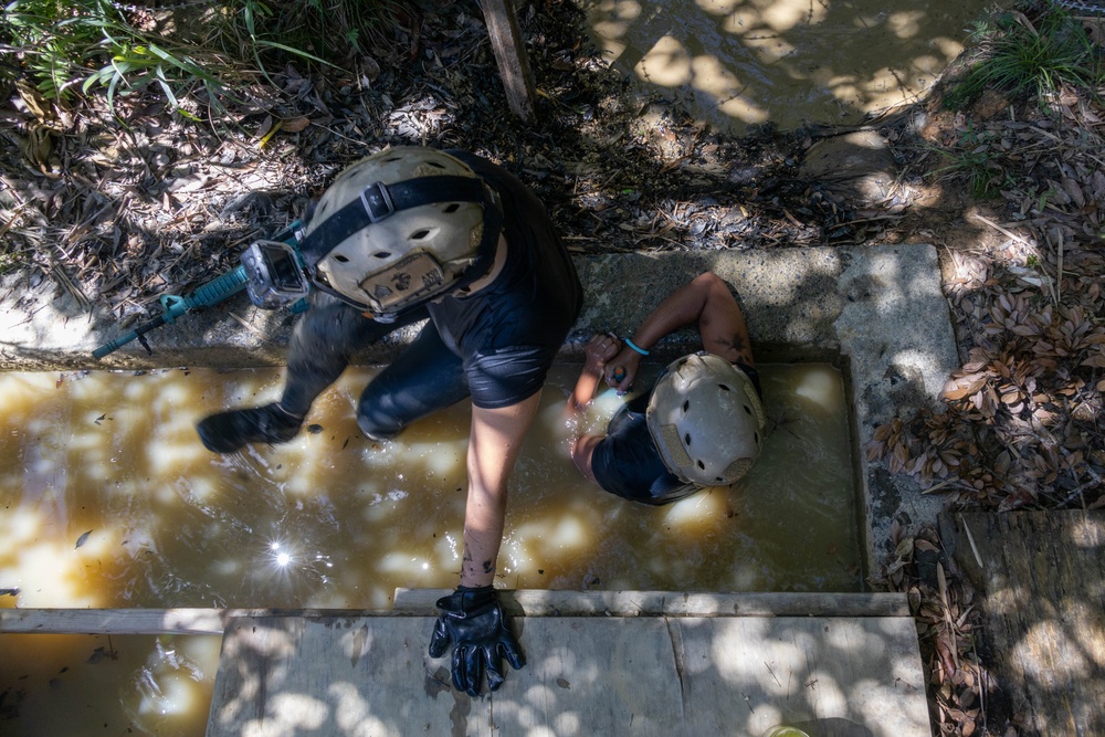 U.S. Marines, Spouses Participate in Headquarters Battalion Spouse Warrior Day