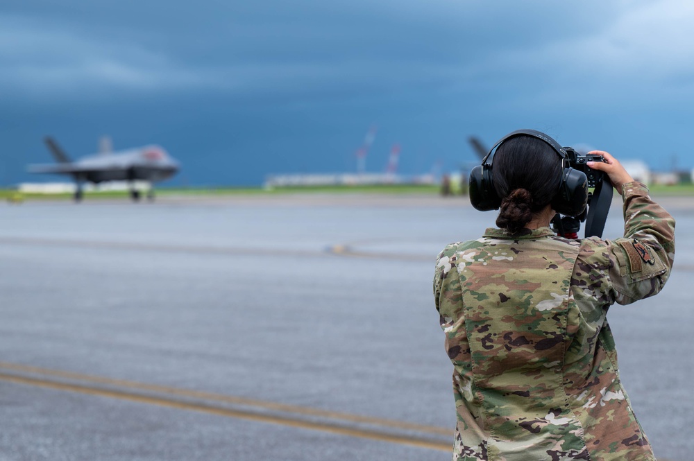 Wheels Down: F-35s wrap up training at Kadena