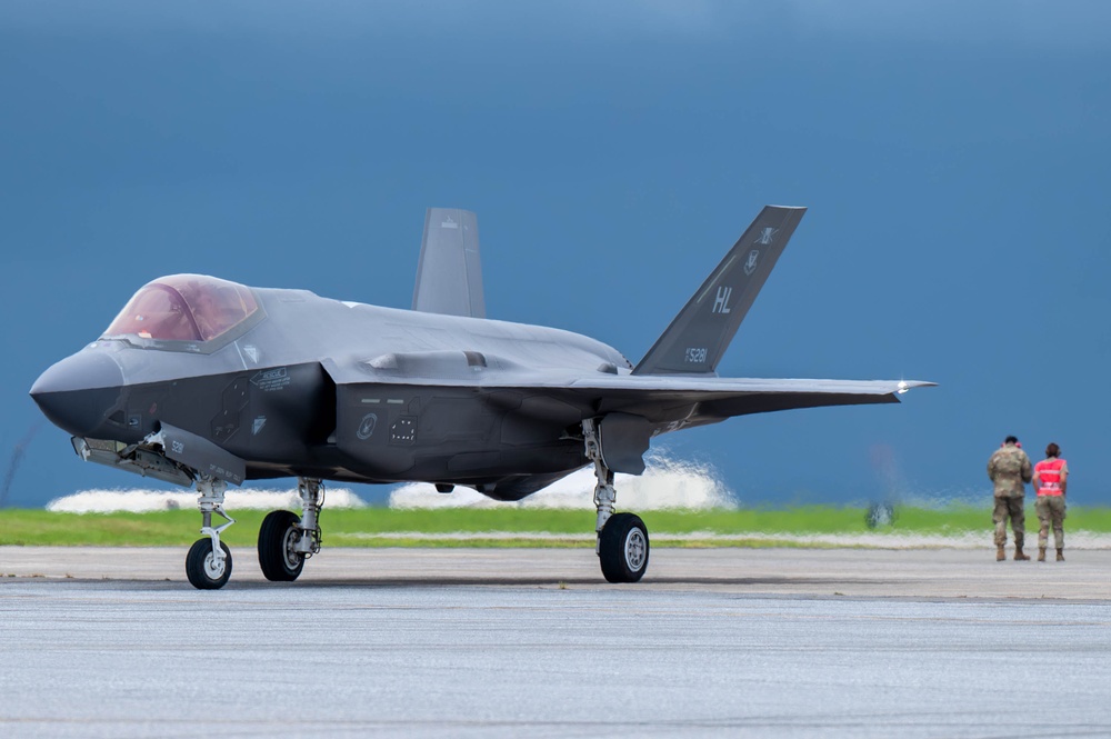 Wheels Down: F-35s wrap up training at Kadena