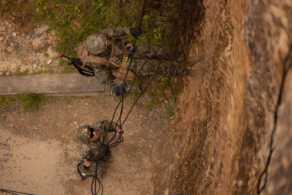U.S. Marines with CLR-37 Conduct Basic Jungle Skills Course