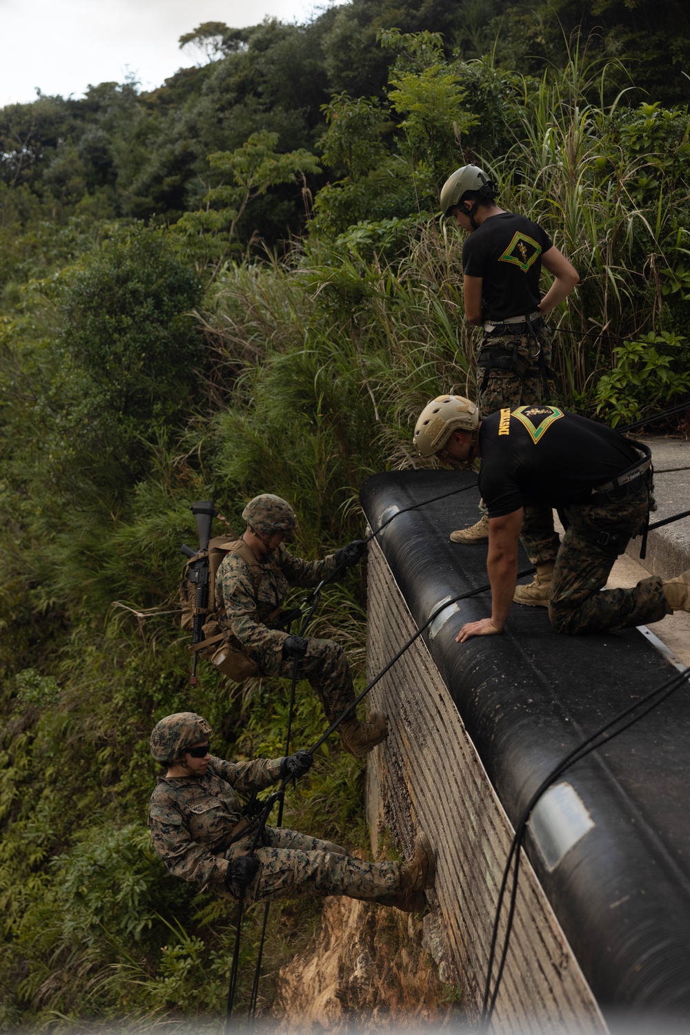 U.S. Marines with CLR-37 Conduct Basic Jungle Skills Course