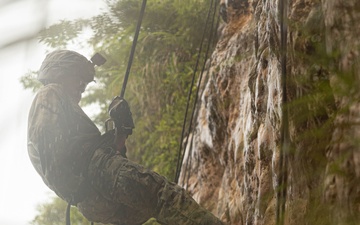 U.S. Marines with CLR-37 Conduct Basic Jungle Skills Course