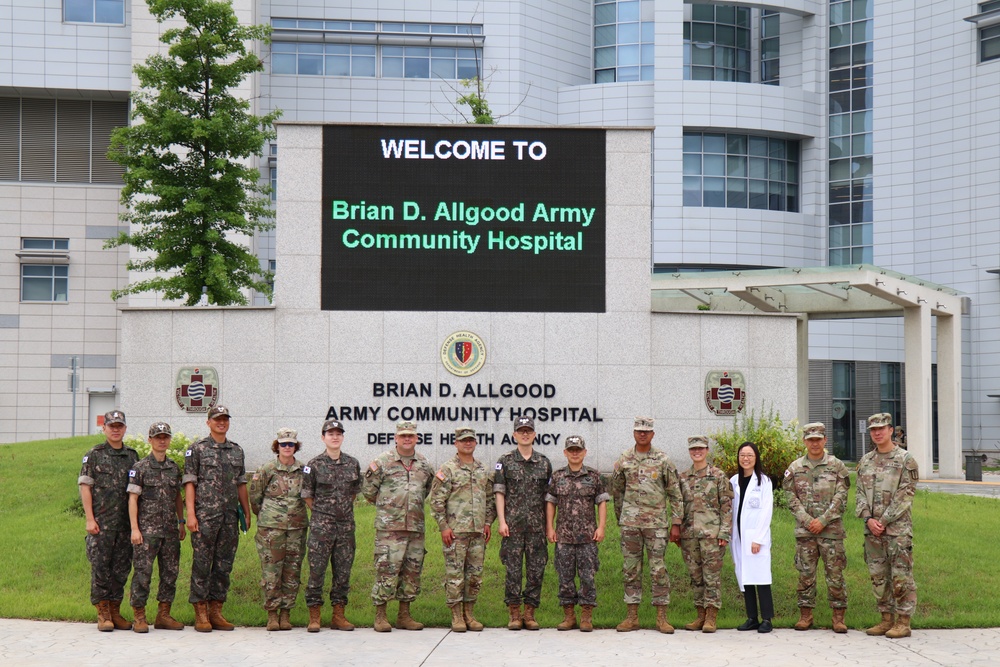 Col. Moon Visit the Brian D. Allgood Army Community Hospital