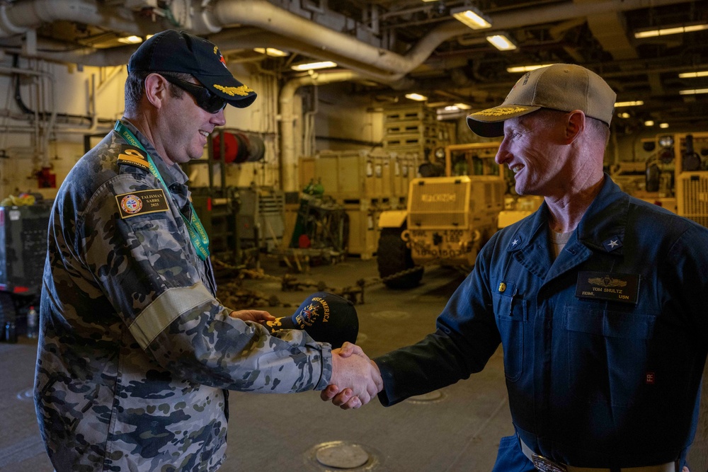 Royal Australian Navy Maritime Component Commander visits USS America (LHA 6)
