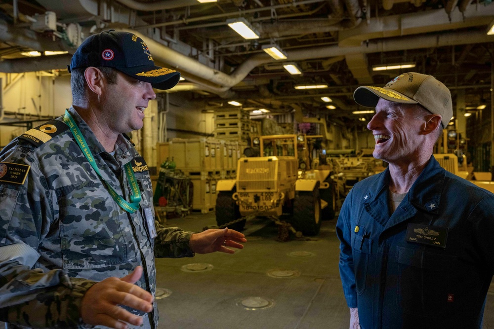 Royal Australian Navy Maritime Component Commander visits USS America (LHA 6)