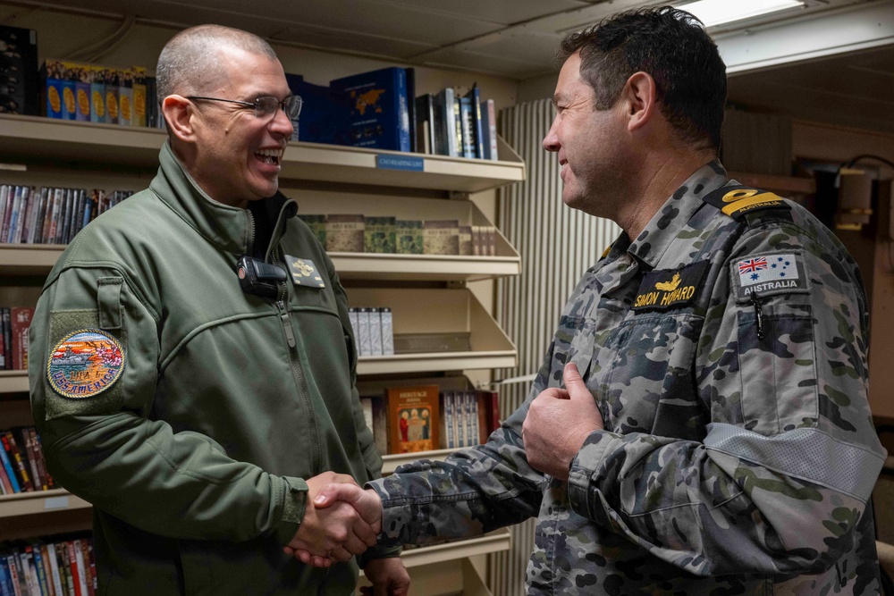 Royal Australian Navy Maritime Component Commander visits USS America (LHA 6)