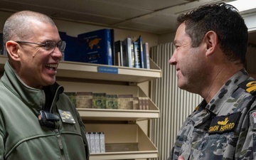 Royal Australian Navy Maritime Component Commander visits USS America (LHA 6)