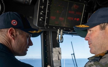 Royal Australian Navy Maritime Component Commander visits USS America (LHA 6)