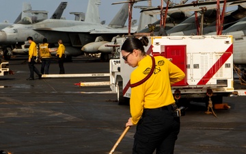 USS Carl Vinson (CVN 70) Conducts Routine Operations in the Indian Ocean