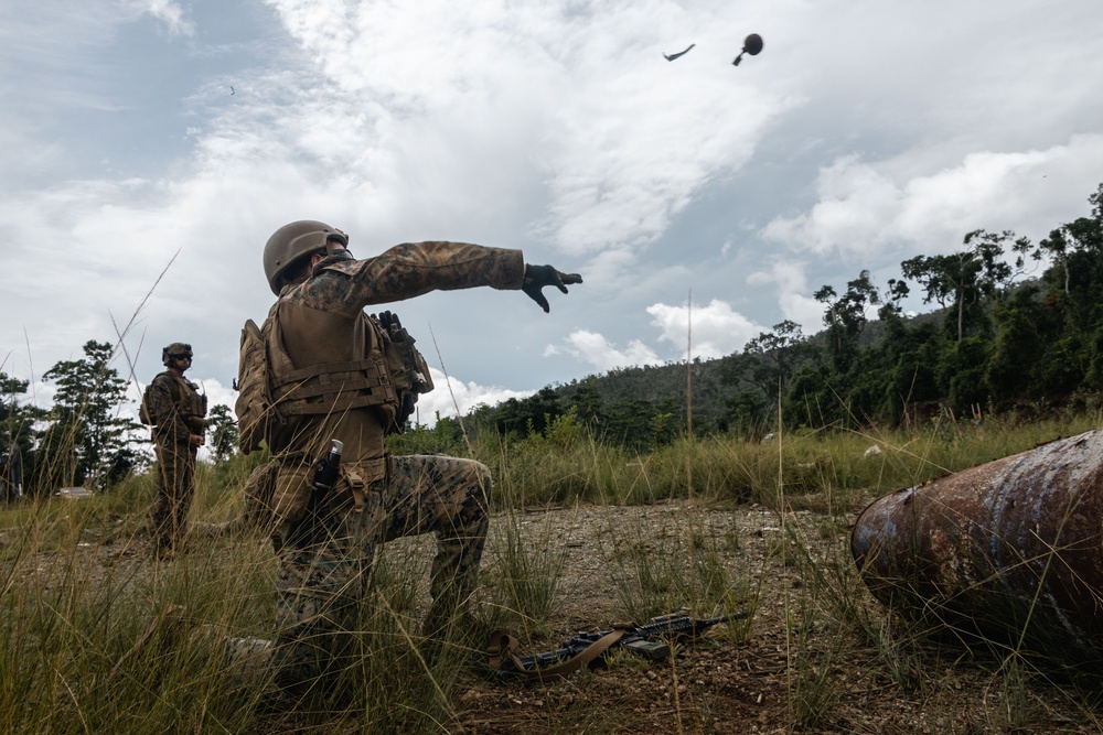 ACD 25.3: MRF-D 25.3 and PMC conduct frag battle drills