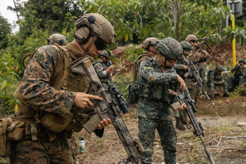 ACD 25.3: MRF-D 25.3 and PMC conduct frag battle drills