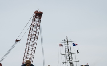 USS Santa Barbara (LCS 32) pulls into Chuk Samet Port