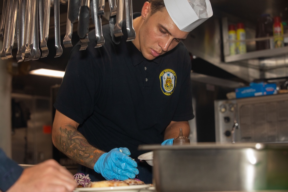 USS Benfold (DDG 65) holds Top Chef competition celebrating Fourth of July