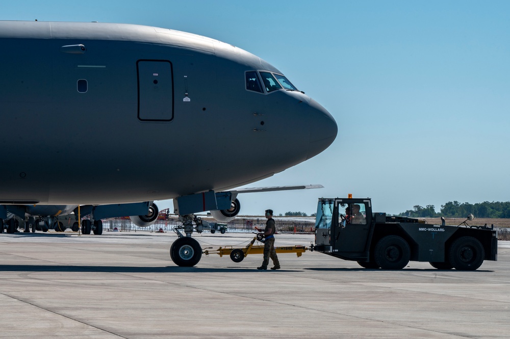 Talisman Sabre 25: Airmen prepare aircraft for aerial refueling missions in Australia