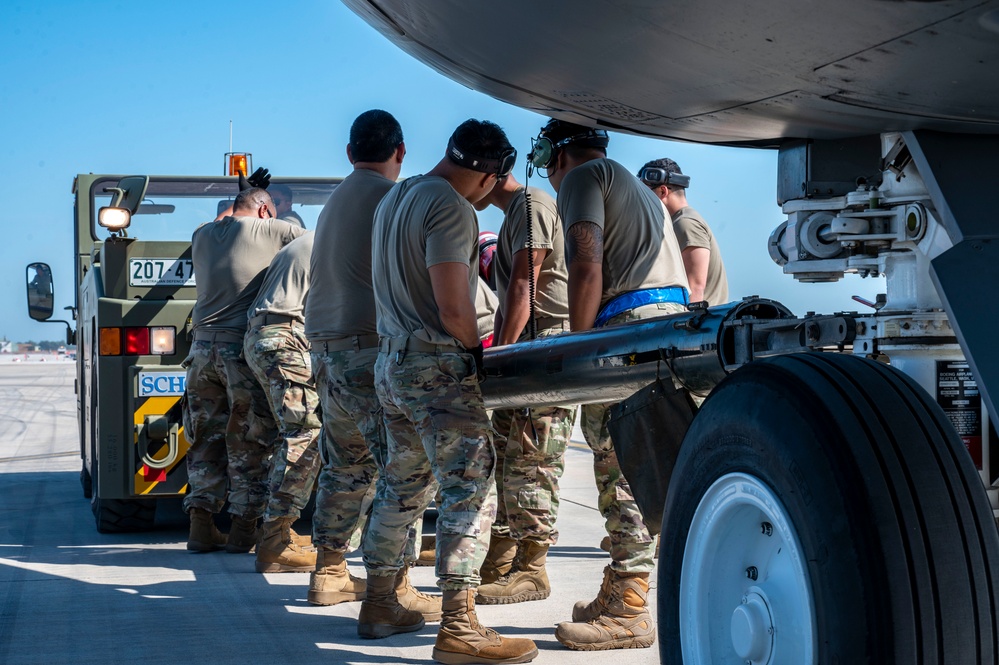 Talisman Sabre 25: Airmen prepare aircraft for aerial refueling missions in Australia