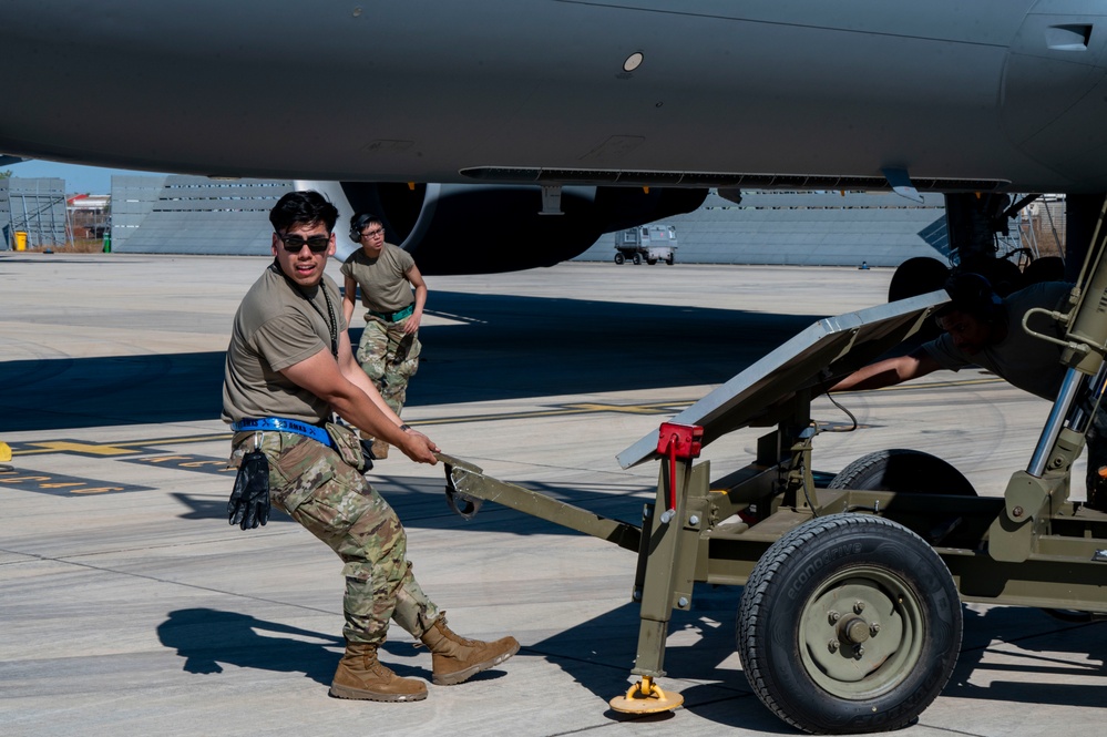 Talisman Sabre 25: Airmen prepare aircraft for aerial refueling missions in Australia