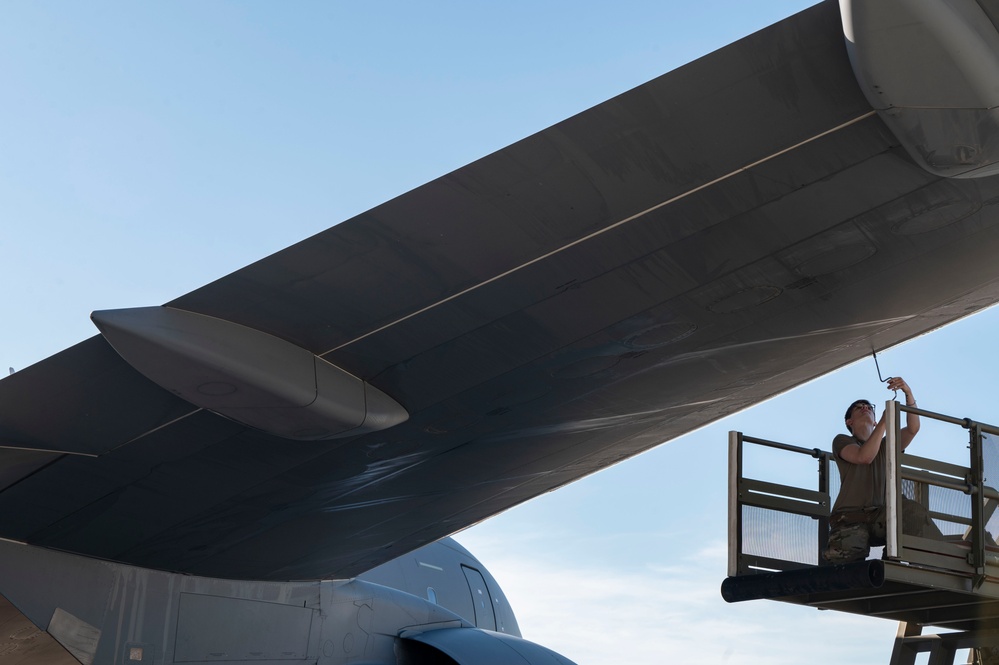 Talisman Sabre 25: Airmen prepare aircraft for aerial refueling missions in Australia
