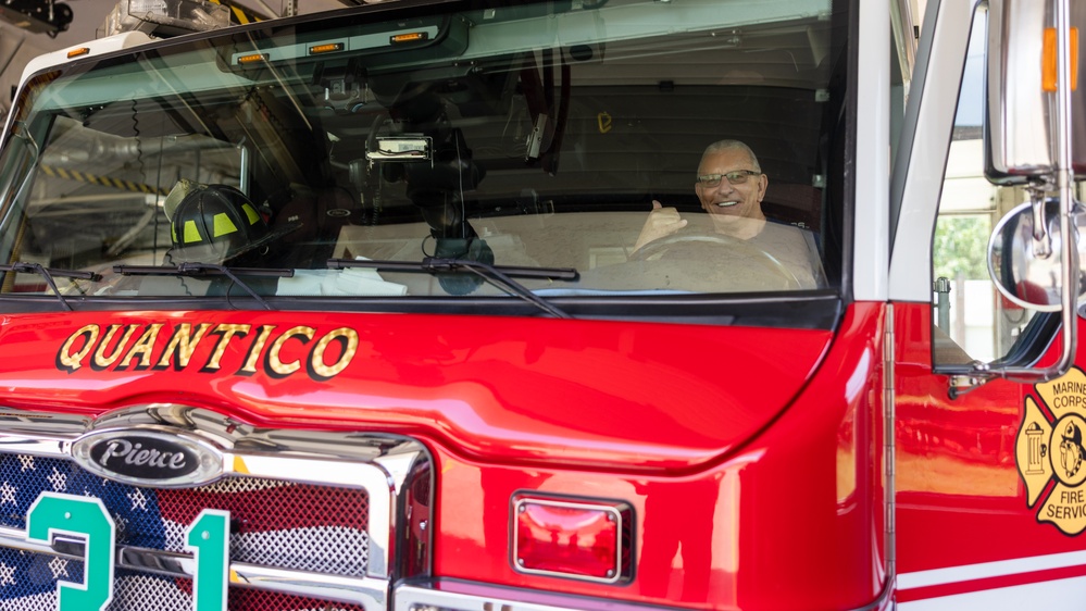 Chef Robert Irvine visits Marine Corps Base Quantico
