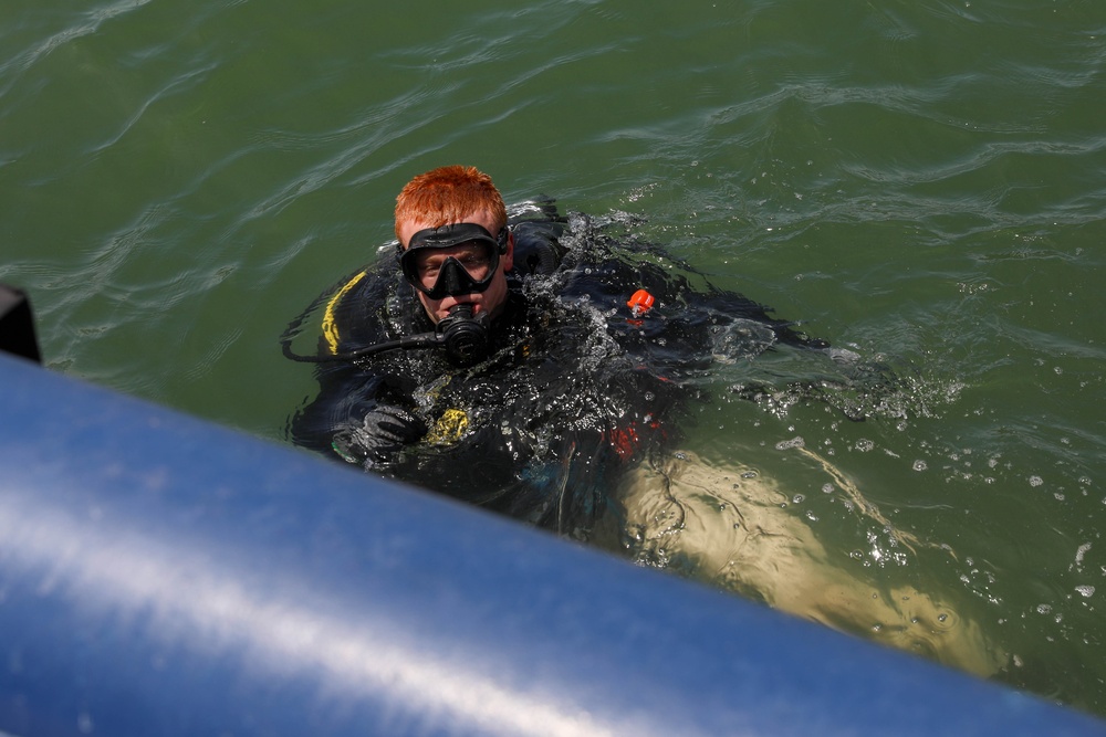 20th Engineer Brigade Divers Assess Port Operations