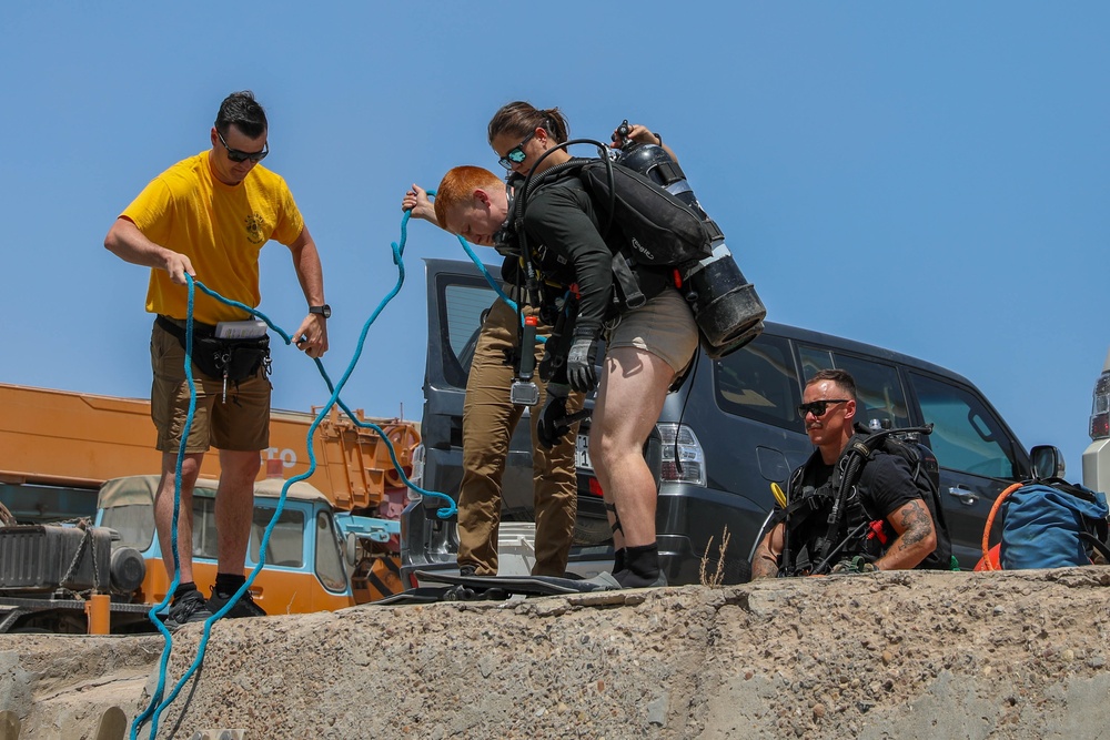 20th Engineer Brigade Divers Assess Port Operations
