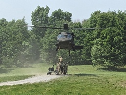 NY Army Guard howitzer gets a lift