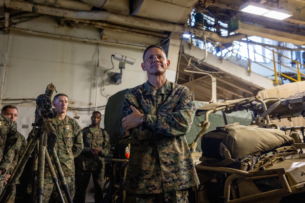 Commandant, Gen. Eric Smith visits USS Iwo Jima 22nd MEU
