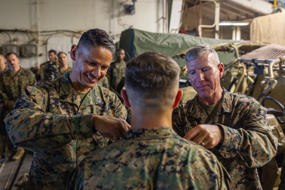Commandant, Gen. Eric Smith visits USS Iwo Jima 22nd MEU