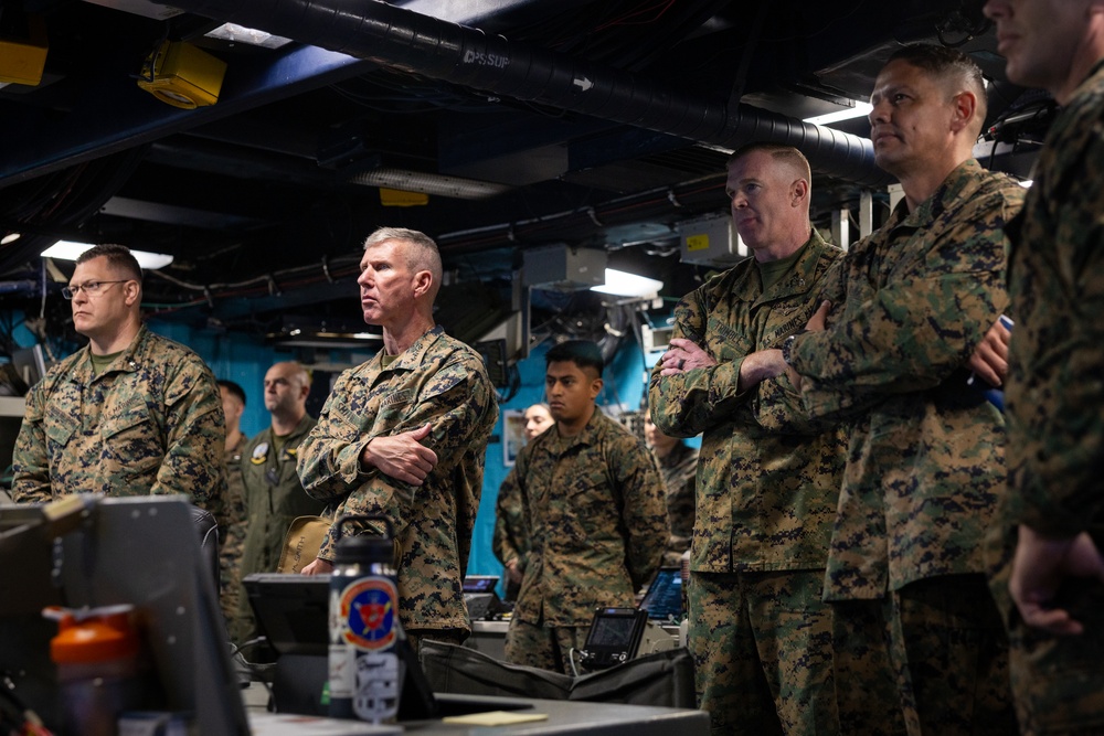 Commandant, Gen. Eric Smith visits USS Iwo Jima 22nd MEU