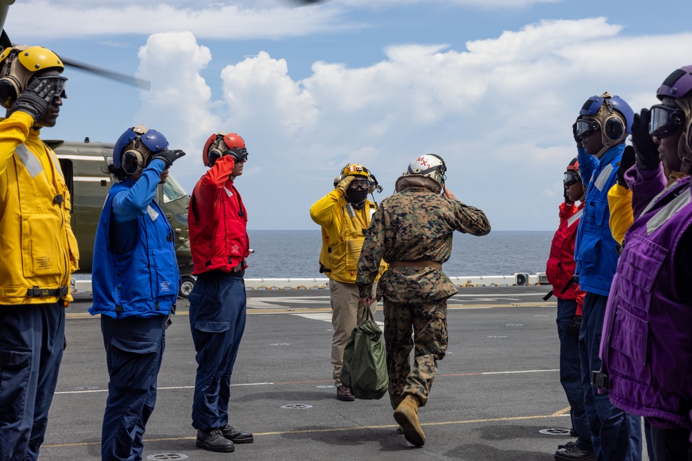 Commandant, Gen. Eric Smith visits USS Iwo Jima 22nd MEU