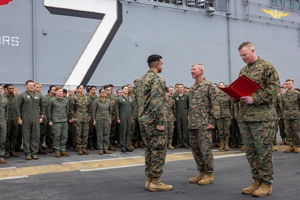 Commandant, Gen. Eric Smith visits USS Iwo Jima 22nd MEU