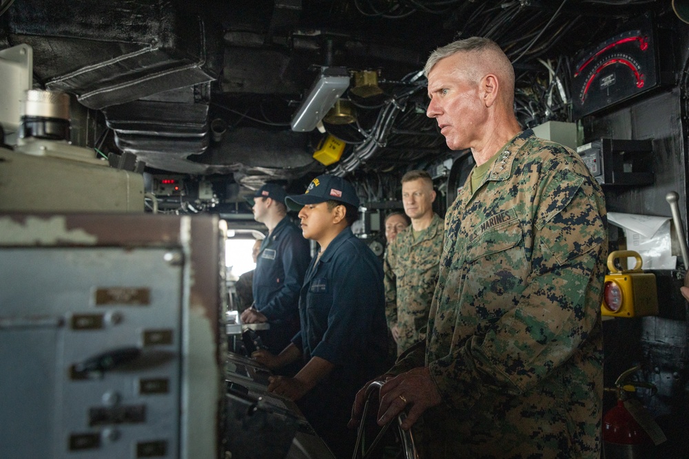 Commandant, Gen. Eric Smith visits USS Iwo Jima 22nd MEU