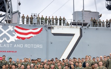 Commandant, Gen. Eric Smith visits USS Iwo Jima 22nd MEU