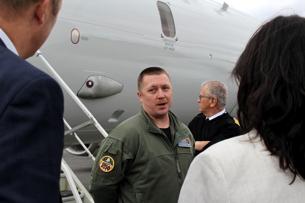 Defense and Security Committee, NATO Parliamentary Assembly visits U.S. VP Squadrons