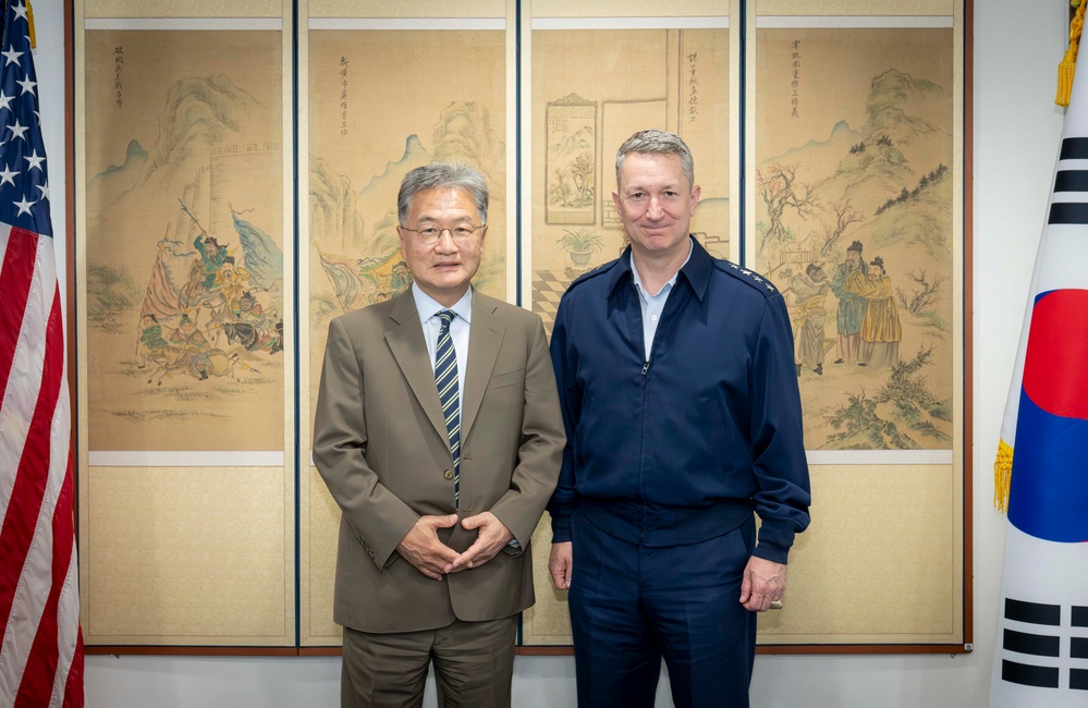 CJCS Meets with Embassy Staff