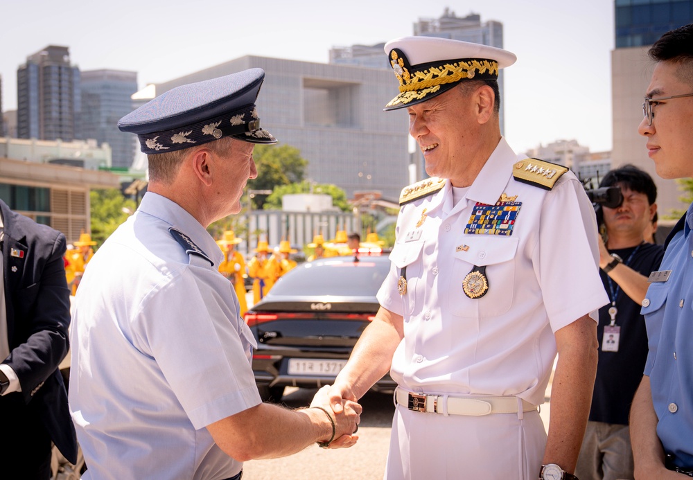CJCS Arrives to ROK MINDEF
