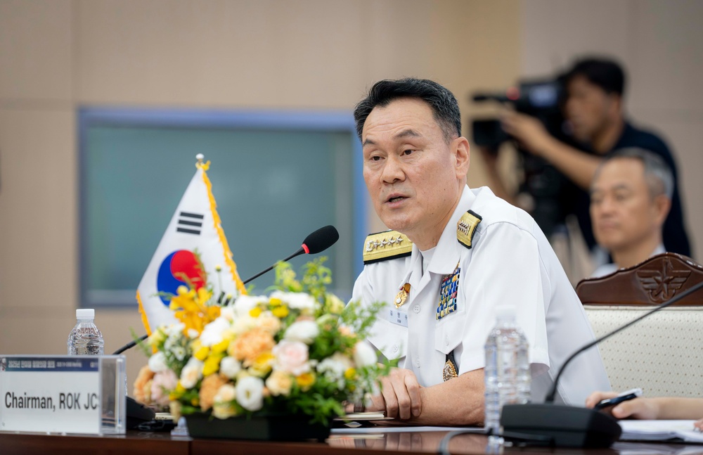 CJCS Participates in Tri-CHOD Meeting