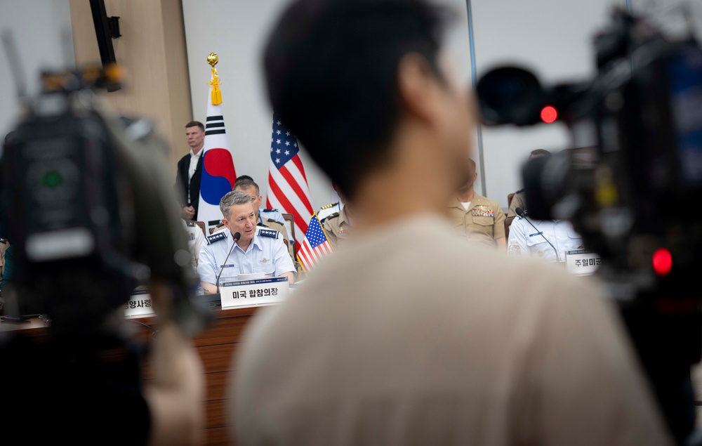 CJCS Participates in Tri-CHOD Meeting