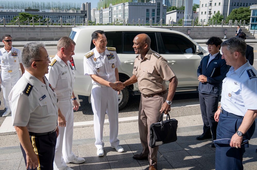 CJCS Participates in Tri-CHOD Meeting
