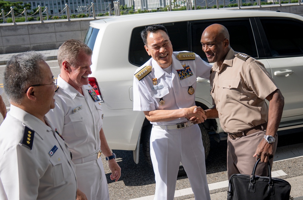 CJCS Participates in Tri-CHOD Meeting