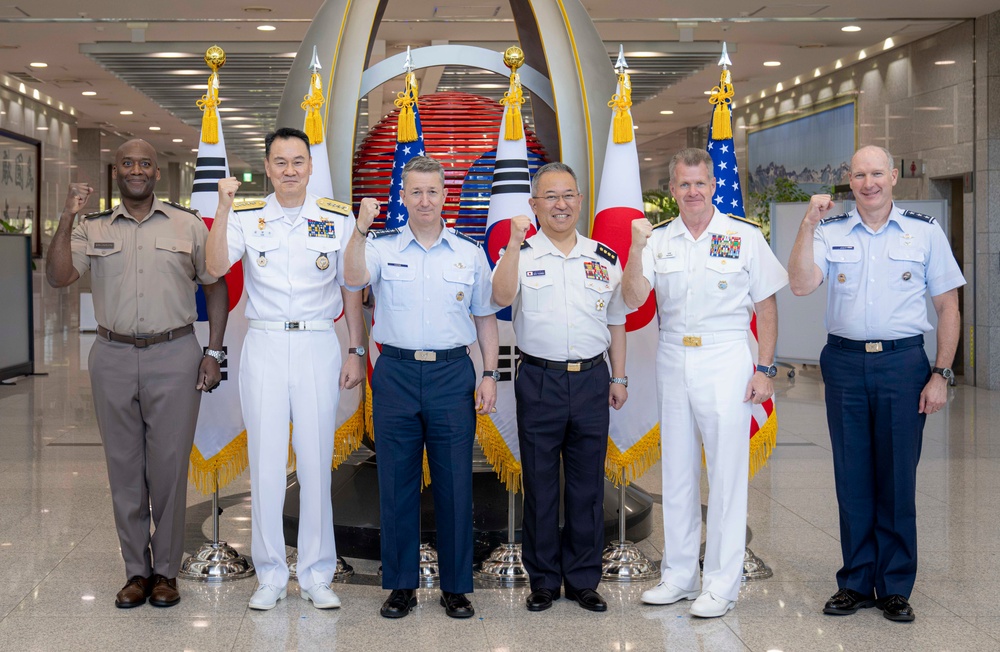CJCS Participates in Tri-CHOD Meeting
