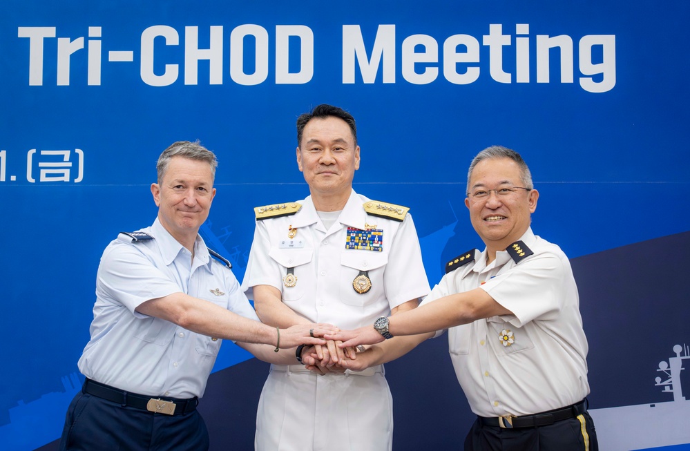 CJCS Participates in Tri-CHOD Meeting