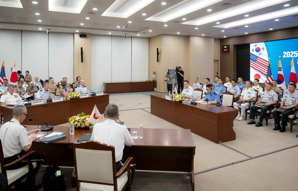 CJCS Participates in Tri-CHOD Meeting