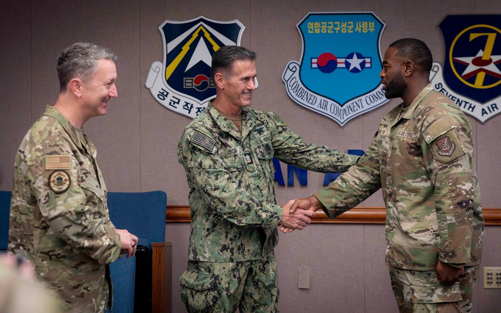 CJCS Meets with Service Members