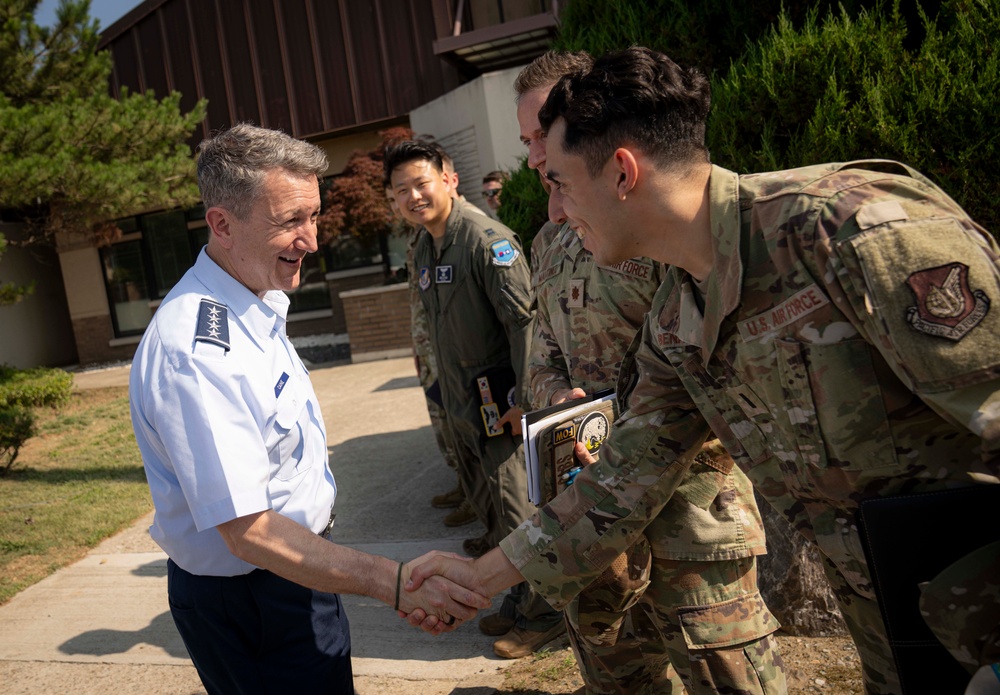 CJCS Meets with Service Members