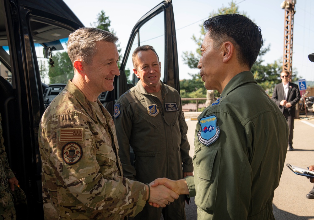 CJCS Meets with Service Members