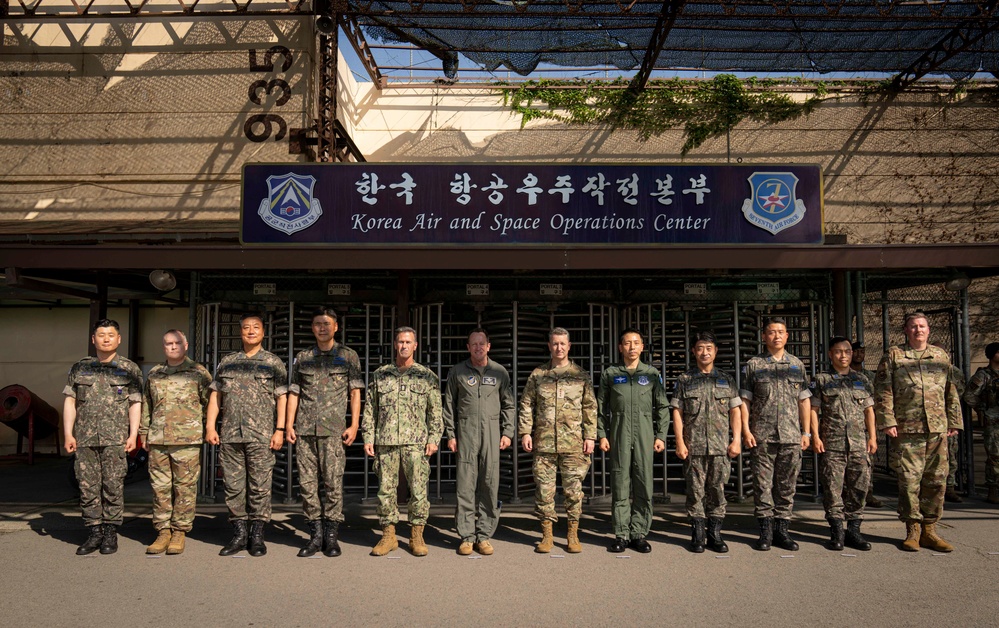 CJCS Meets with Service Members