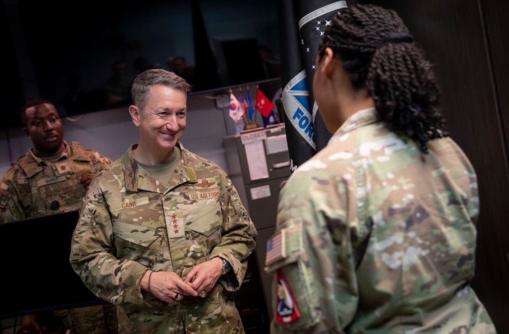 CJCS Meets with Service Members