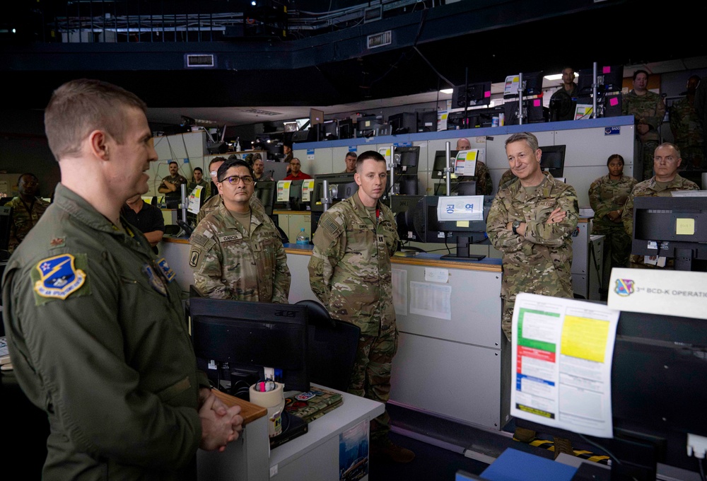 CJCS Meets with Service Members