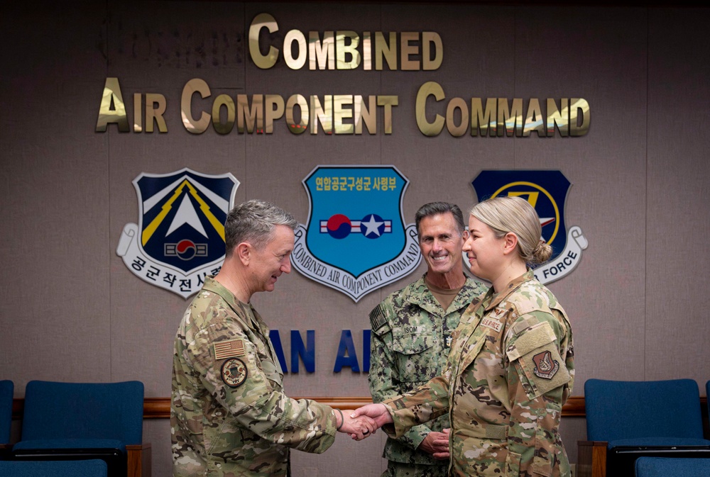 CJCS Meets with Service Members